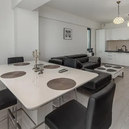 Lakeside Blanca Adamar Apartment Mamaia